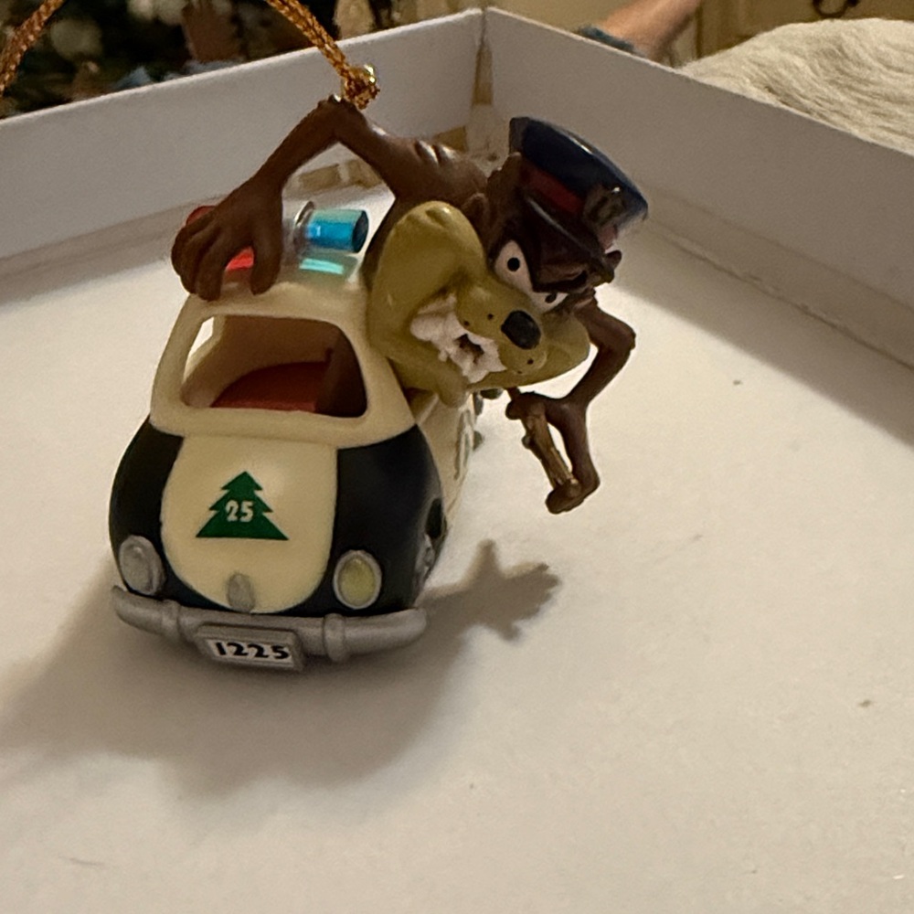 Vintage Taz Looney Tunes Police Car oranament